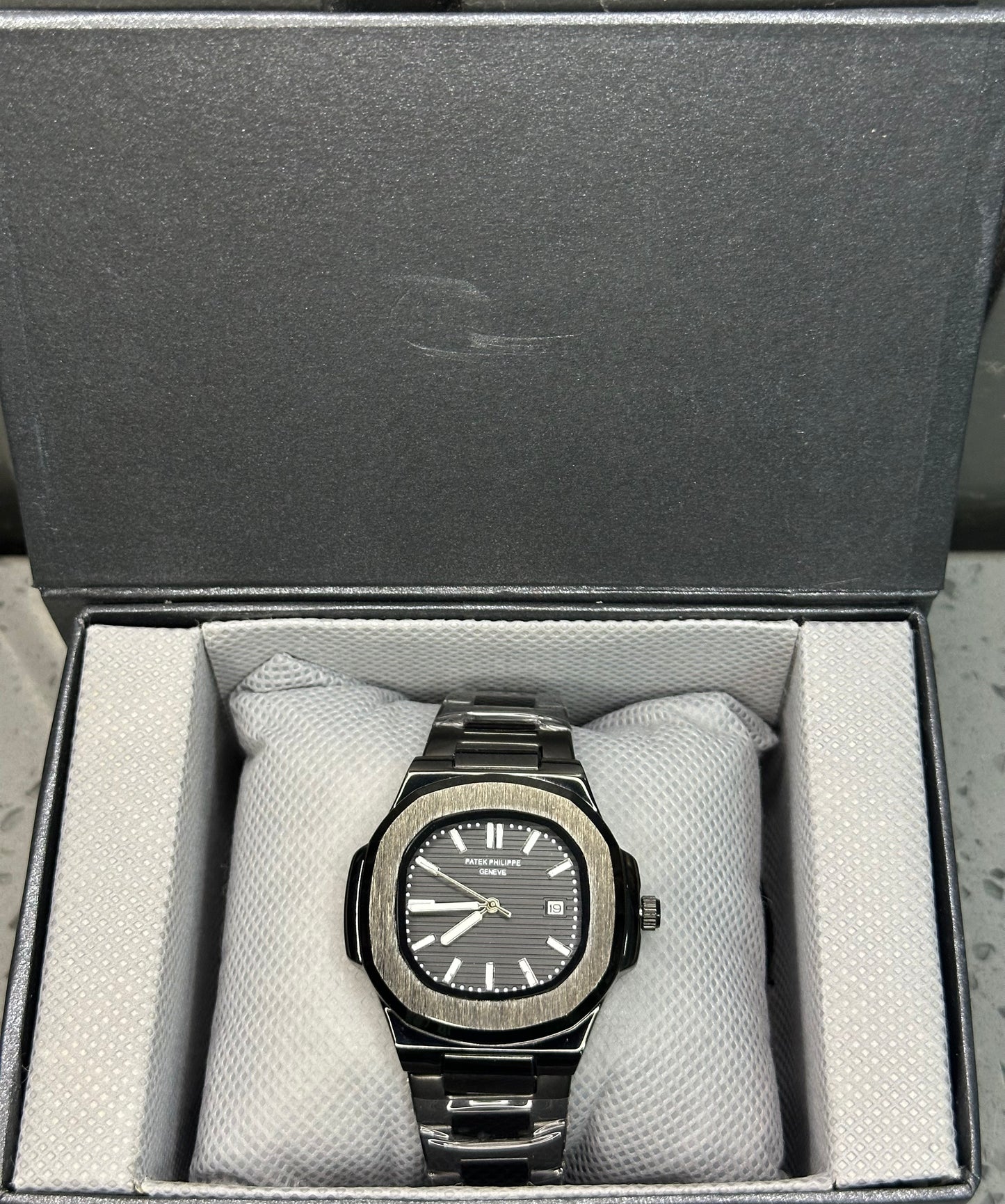 Patek Philippe Full Black Watch – Trendy Men’s Watch Online