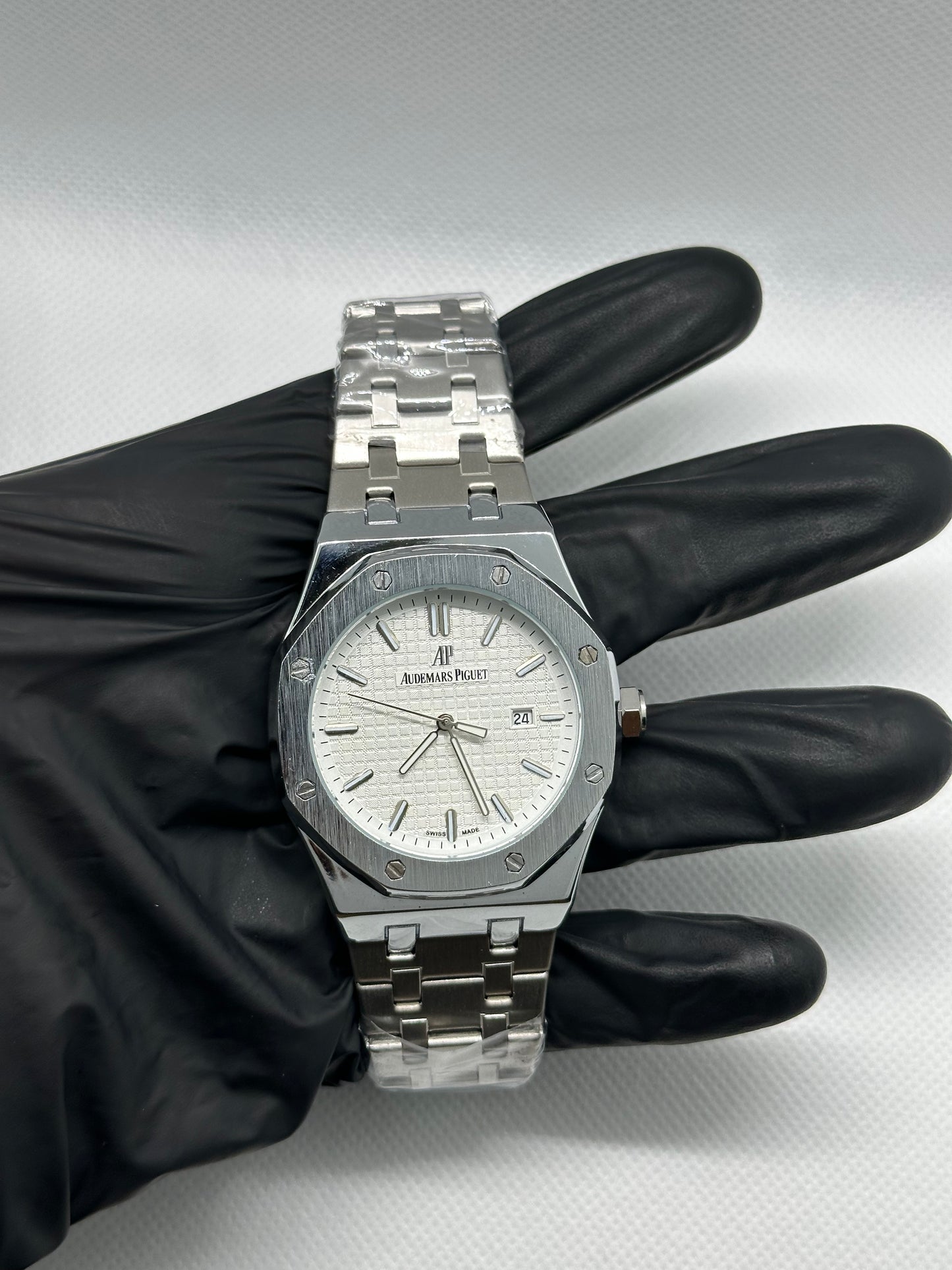 Audemars Piguet White Dial Watch – Premium Men’s Edition