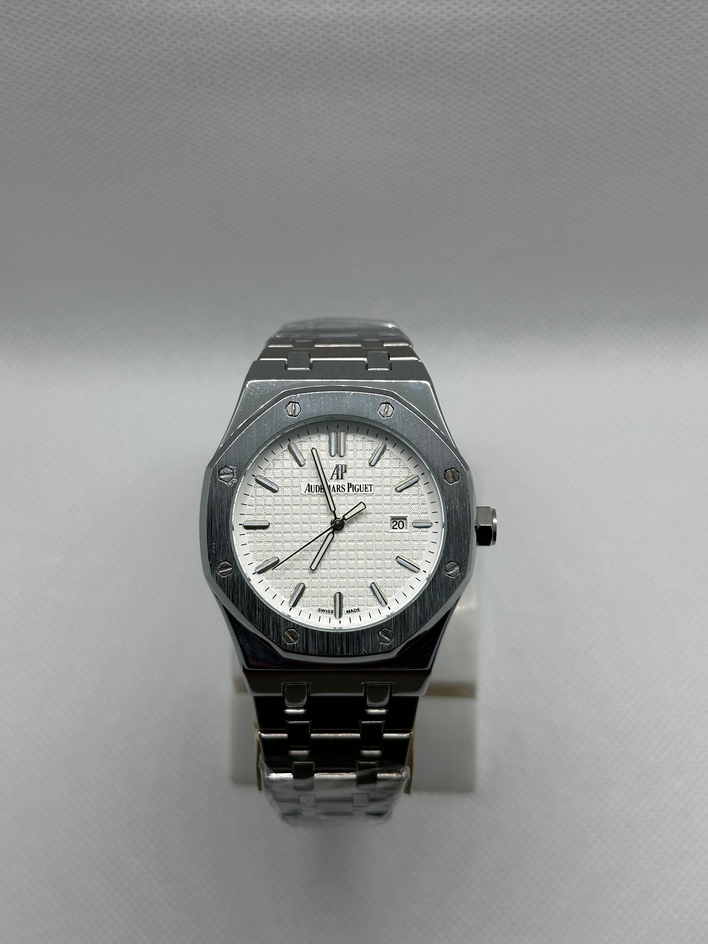 Audemars Piguet White Dial Watch – Premium Men’s Edition