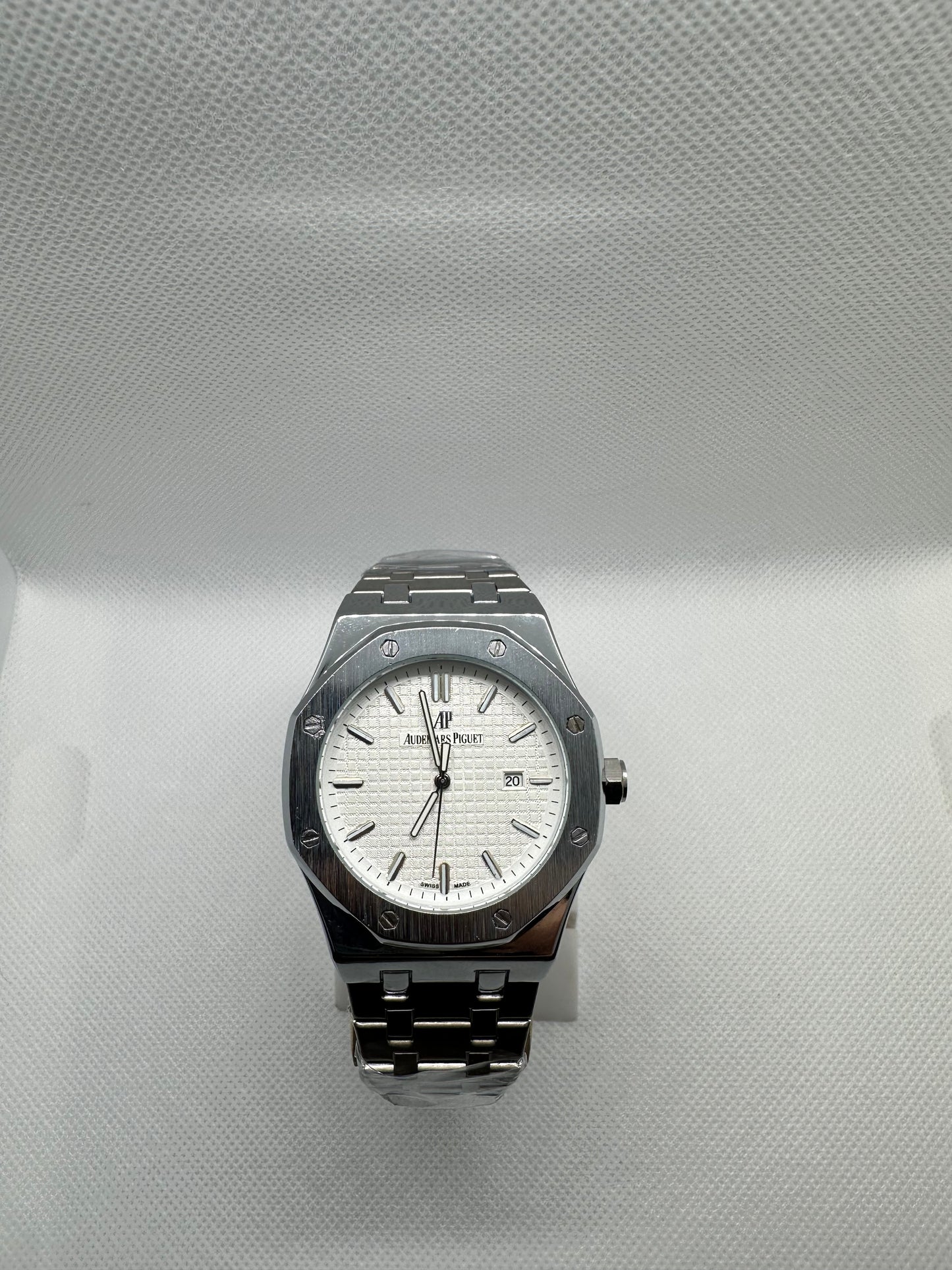 Audemars Piguet White Dial Watch – Premium Men’s Edition
