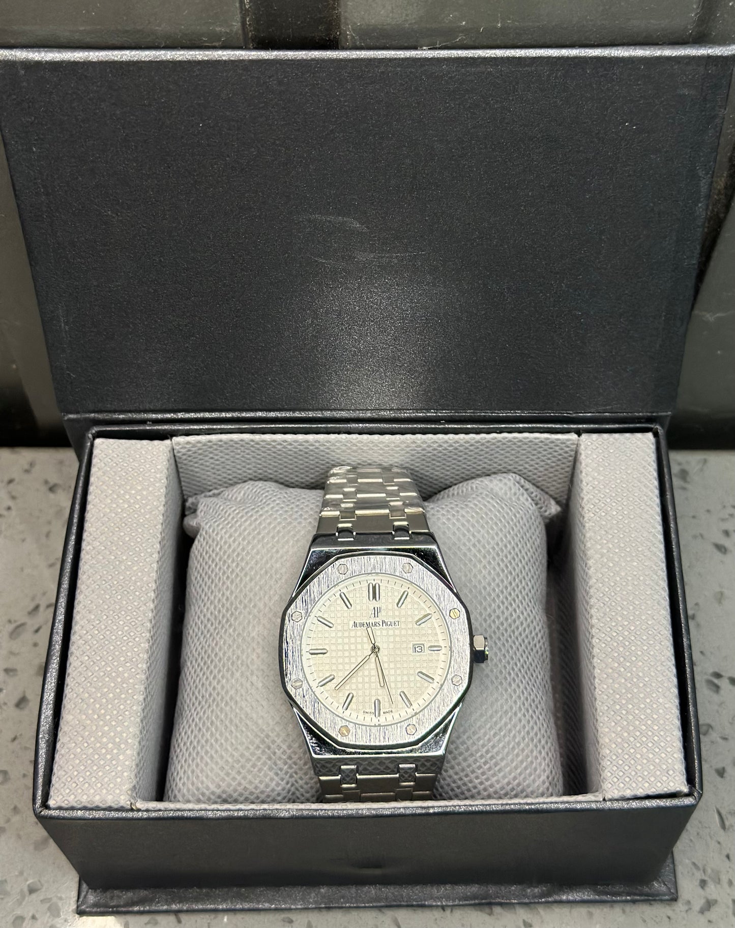 Audemars Piguet White Dial Watch – Premium Men’s Edition